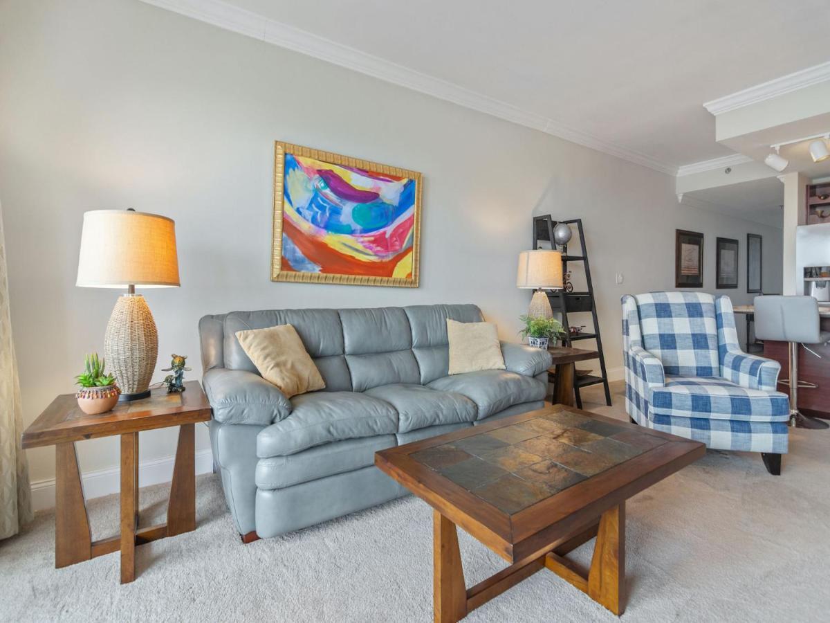 Laketown Wharf 1830, 2 Bedroom, Lake View, Wi-fi, 5 Pools, Sleeps 6 Apartment Panama City Beach