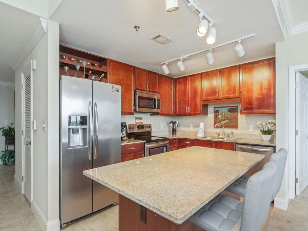Laketown Wharf 1830, 2 Bedroom, Lake View, Wi-fi, 5 Pools, Sleeps 6 Panama City Beach