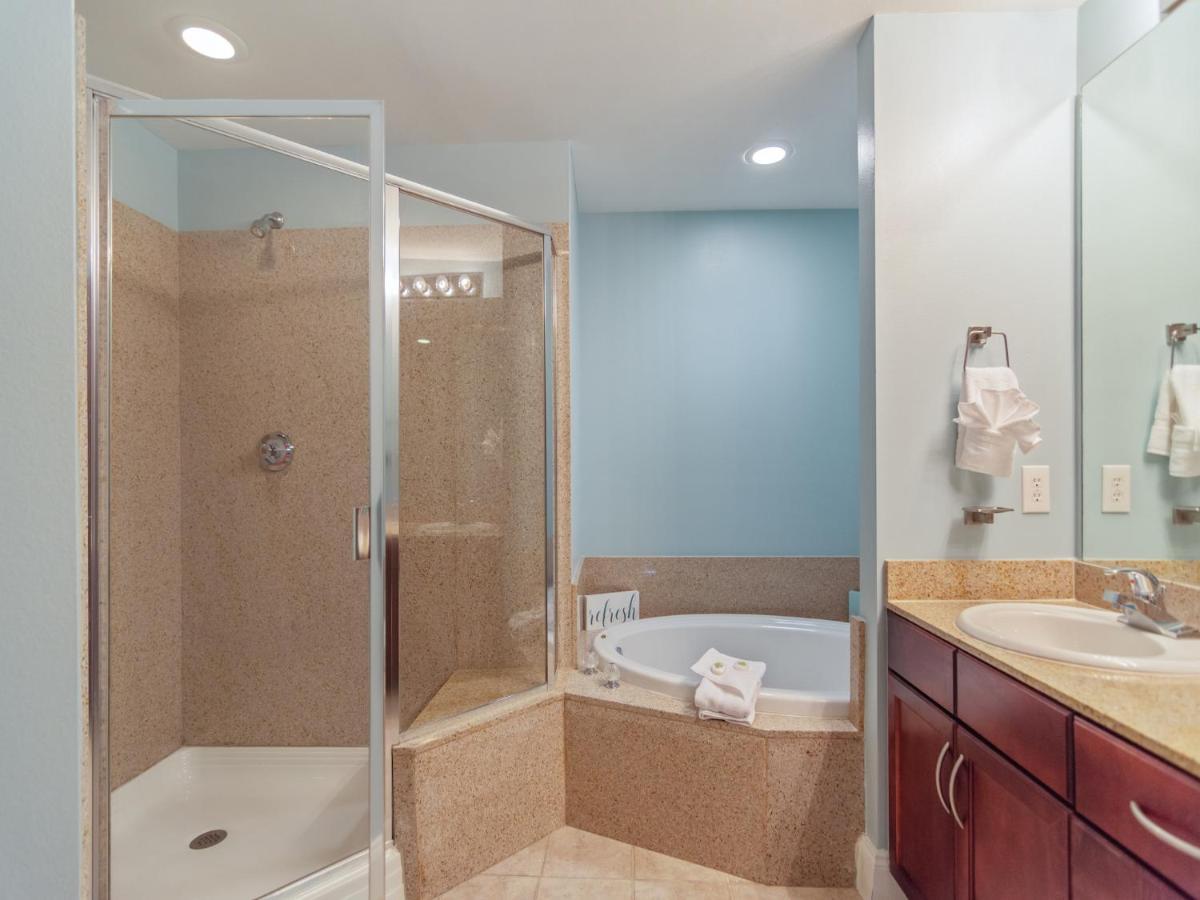 Laketown Wharf 910, 2 Bedrooms, Gulf Views, 5 Pools, Wi-fi, Sleeps 8 Apartment *
