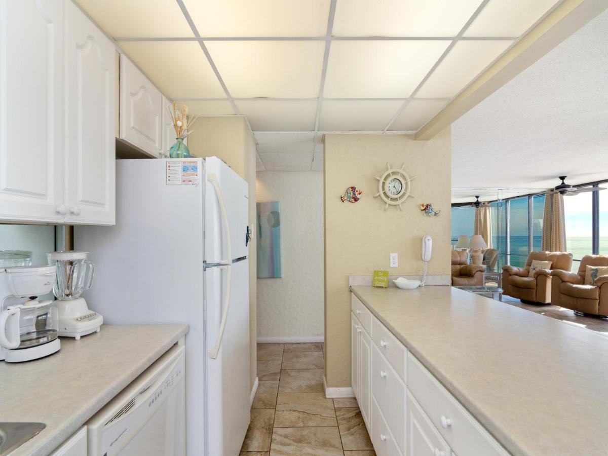 Edgewater Leeward 406, 2 Bedroom, Beach Front, Pool, Sleeps 6 Apartment *