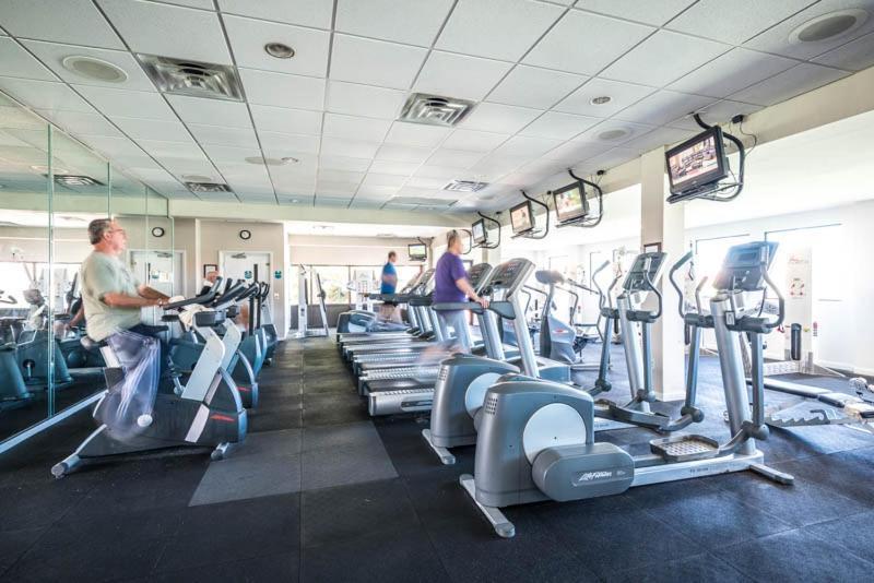 Apartment Edgewater Leeward 406, 2 Bedroom, Beach Front, Pool, Sleeps 6