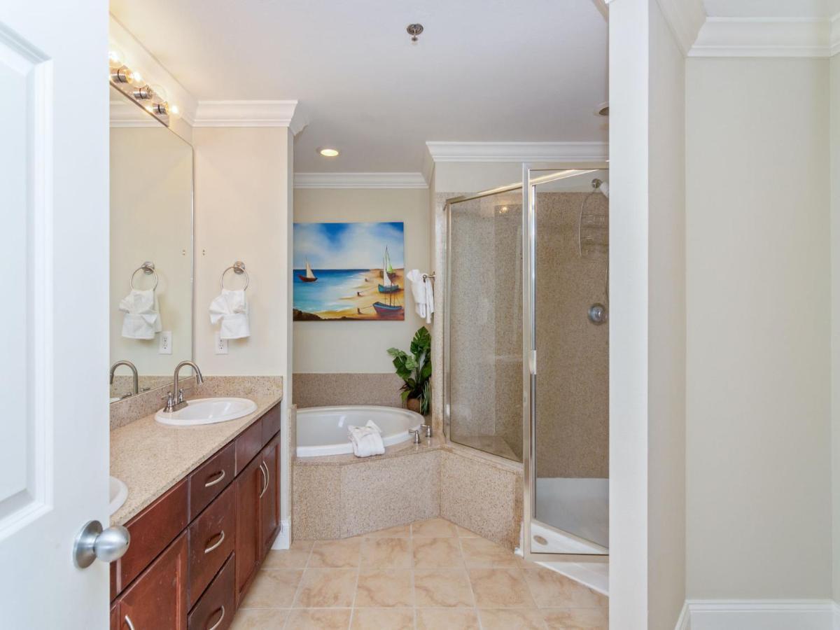Laketown Wharf 1830, 2 Bedroom, Lake View, Wi-fi, 5 Pools, Sleeps 6 Apartment Panama City Beach