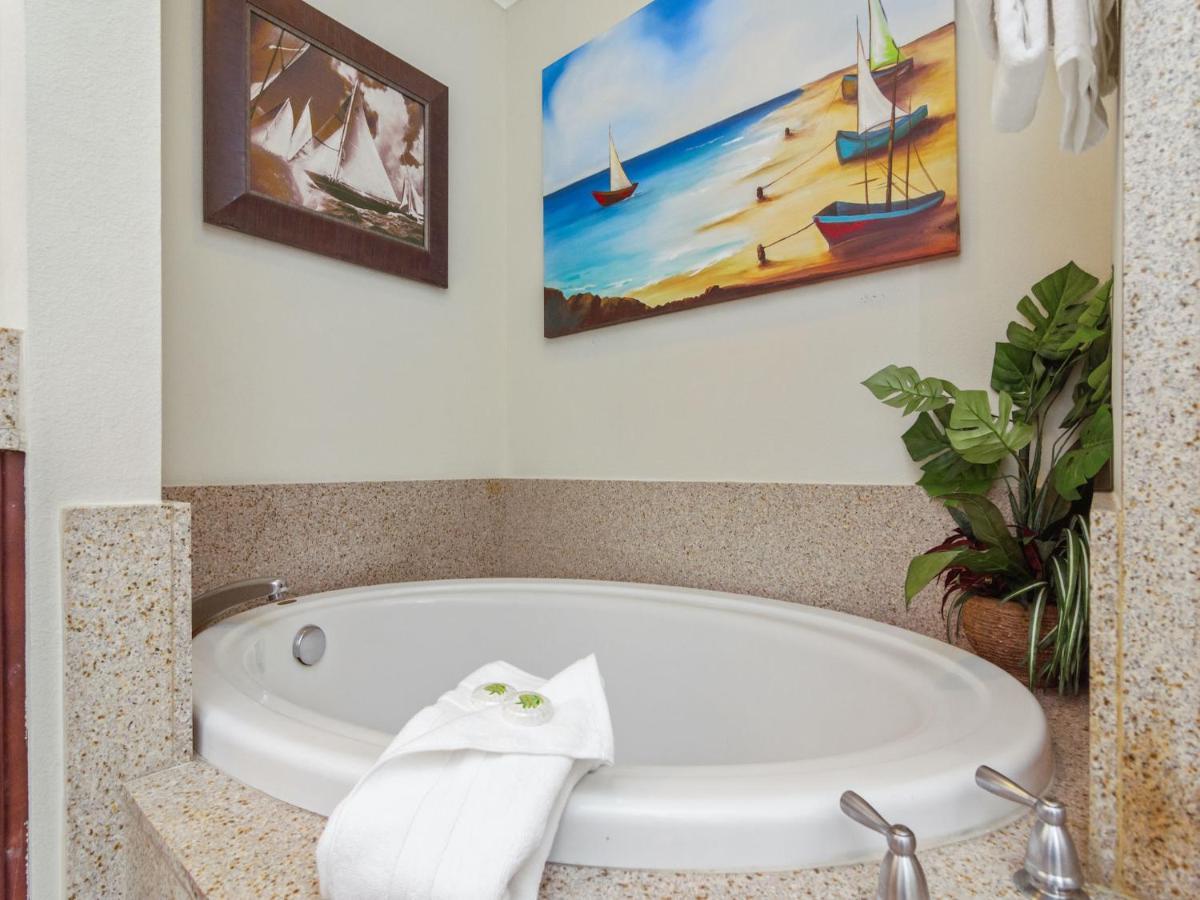 Laketown Wharf 1830, 2 Bedroom, Lake View, Wi-fi, 5 Pools, Sleeps 6 Apartment Panama City Beach