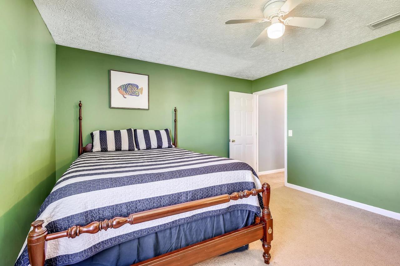 Willows Beach Retreat By Book That Condo Holiday home