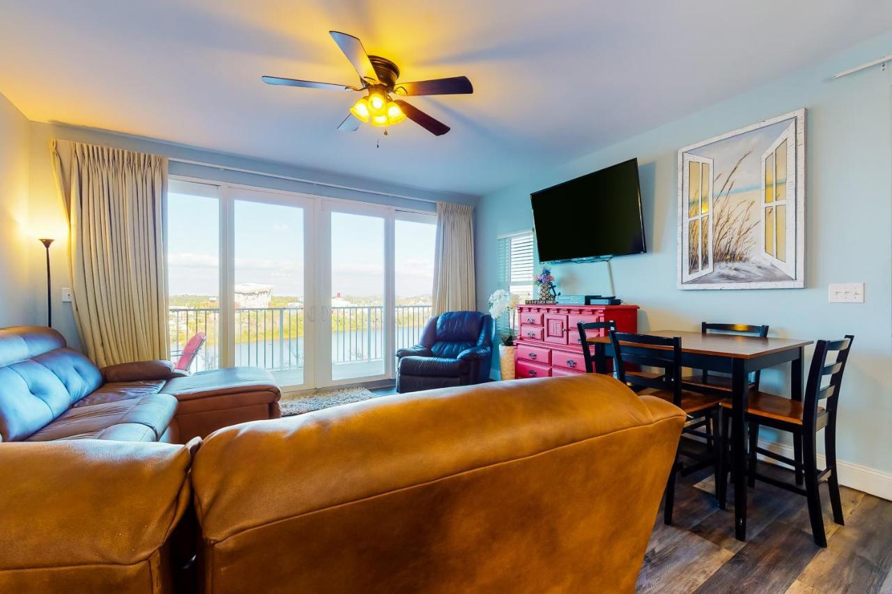 Laketown Wharf V Holiday home