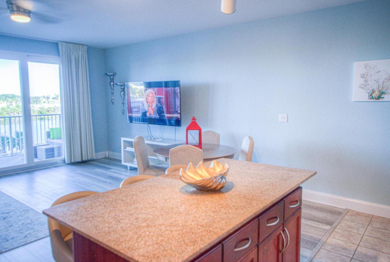 Laketown 302! Beautiful 1 Bd, 2ba! Lower Floor, Multiple Pools!