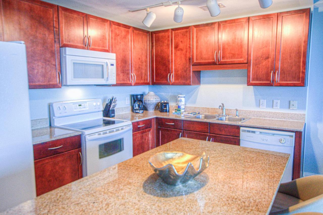 Laketown 302! Beautiful 1 Bd, 2ba! Lower Floor, Multiple Pools!