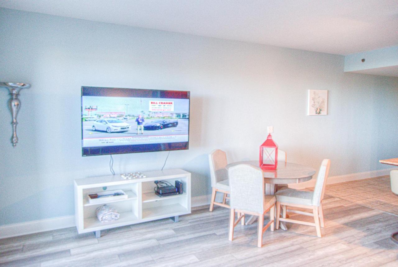 Holiday home Laketown 302! Beautiful 1 Bd, 2ba! Lower Floor, Multiple Pools!
