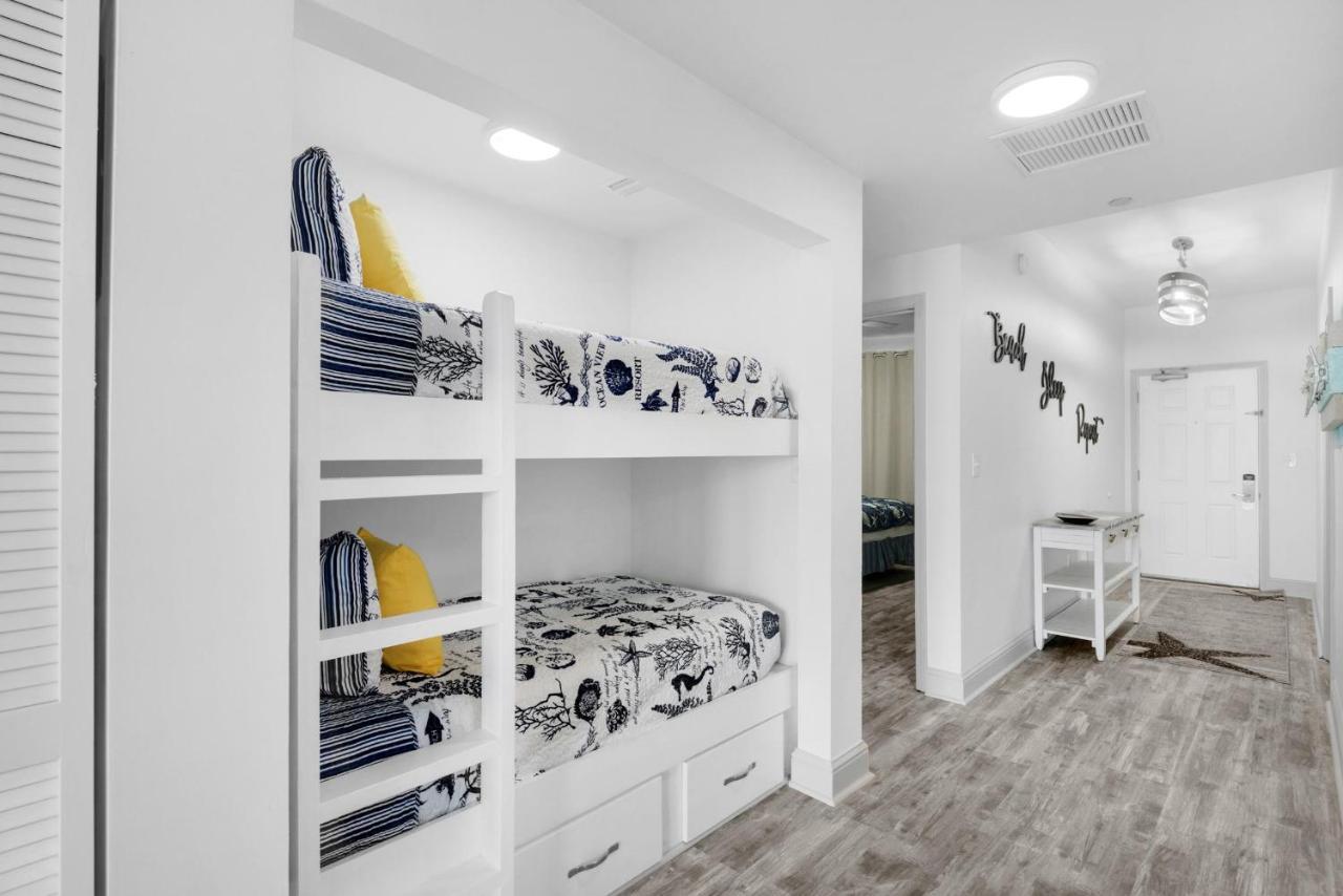Aqua 1705 Apartment