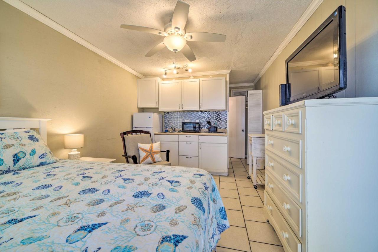 Apartment Beachfront Pcb Studio Pool, Patio And Deck Access! *
