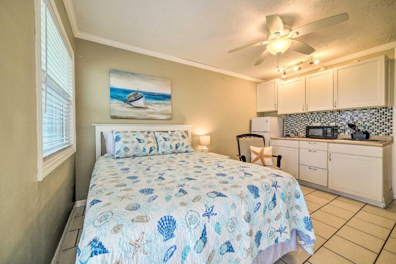 Beachfront Pcb Studio Pool, Patio And Deck Access!
