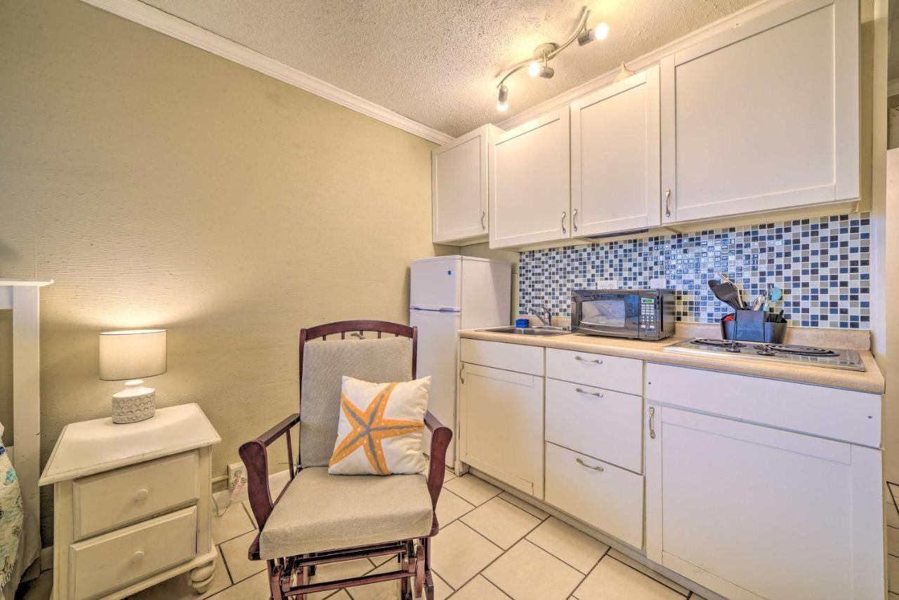 Beachfront Pcb Studio Pool, Patio And Deck Access! Apartment