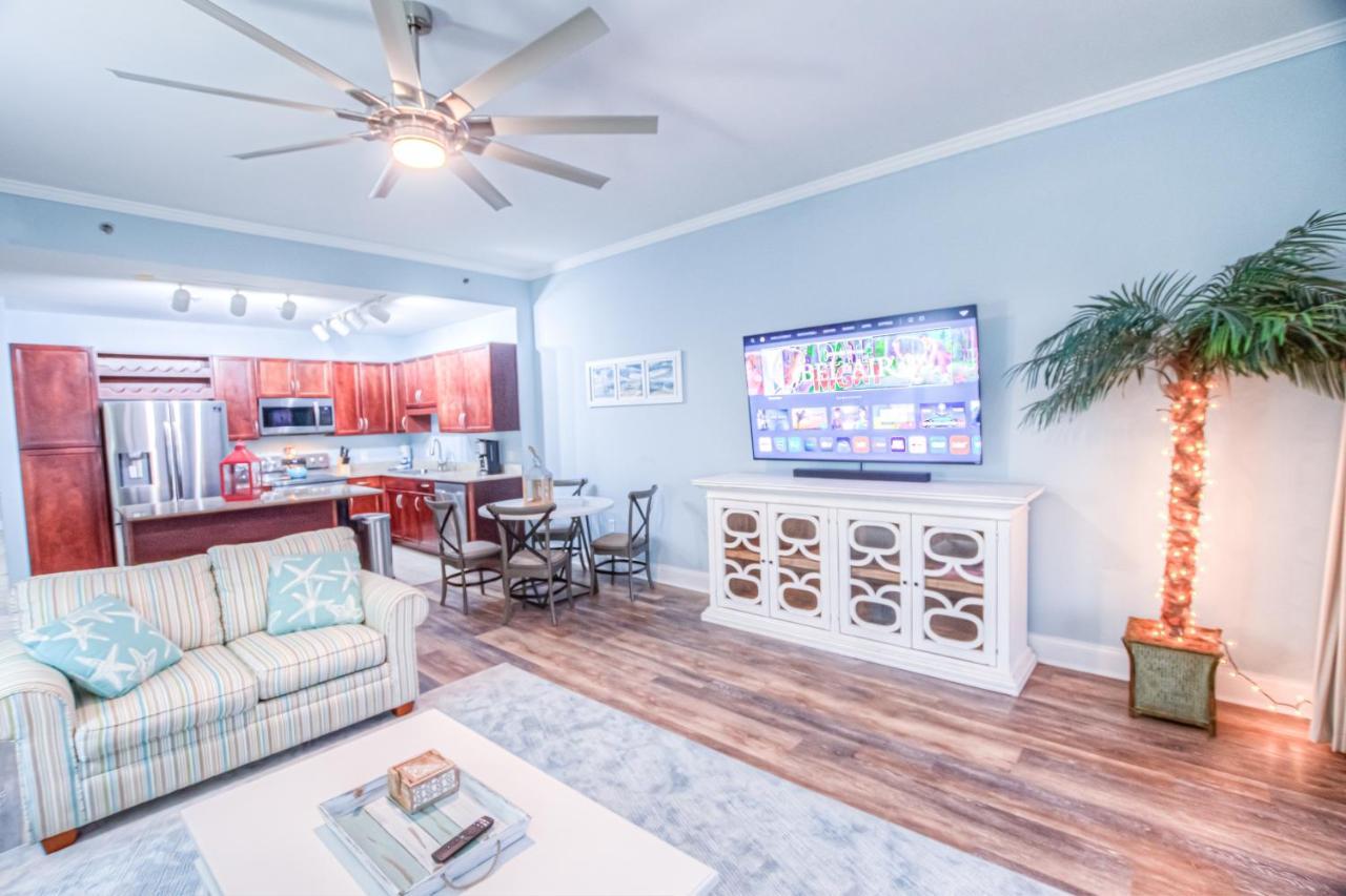 Large 3 Bd Penthouse 2120 In Laketown, Great Views And Amenities!
