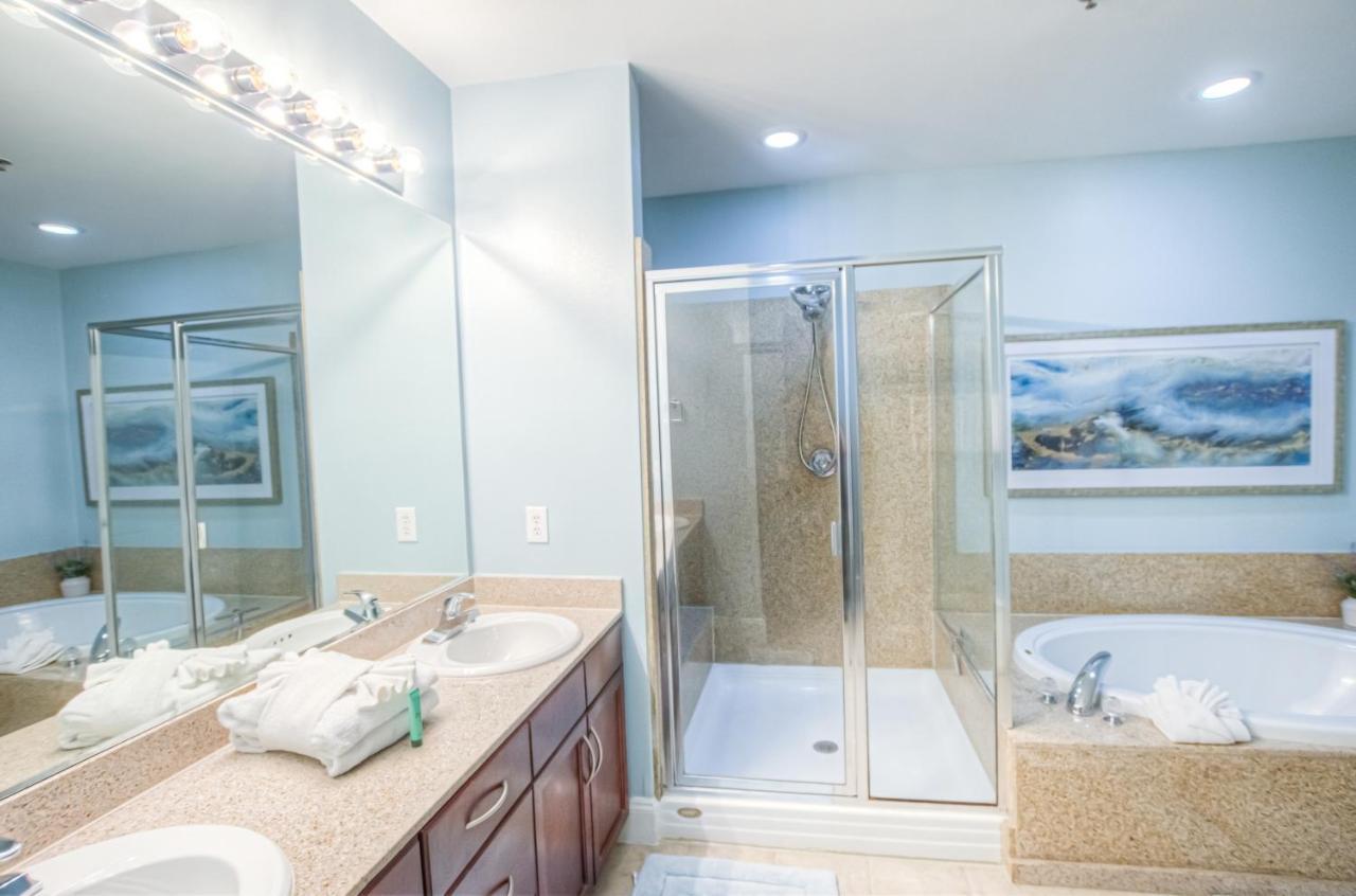 Large 3 Bd Penthouse 2120 In Laketown, Great Views And Amenities!