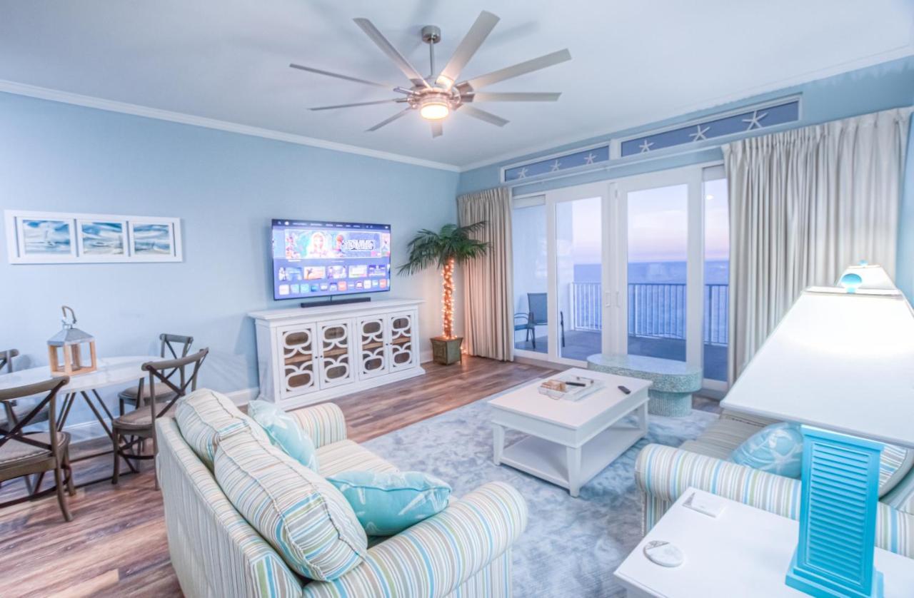 Large 3 Bd Penthouse 2120 In Laketown, Great Views And Amenities!