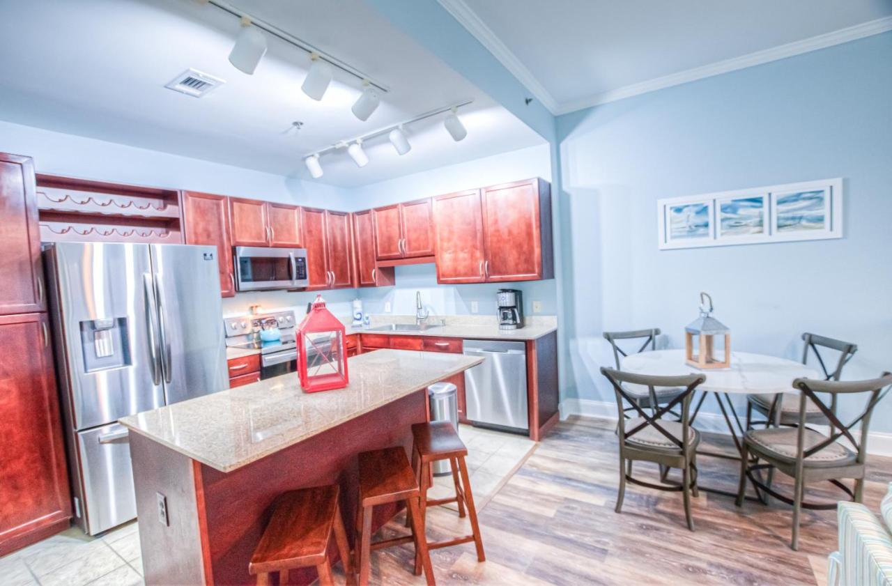 Large 3 Bd Penthouse 2120 In Laketown, Great Views And Amenities! Holiday home *