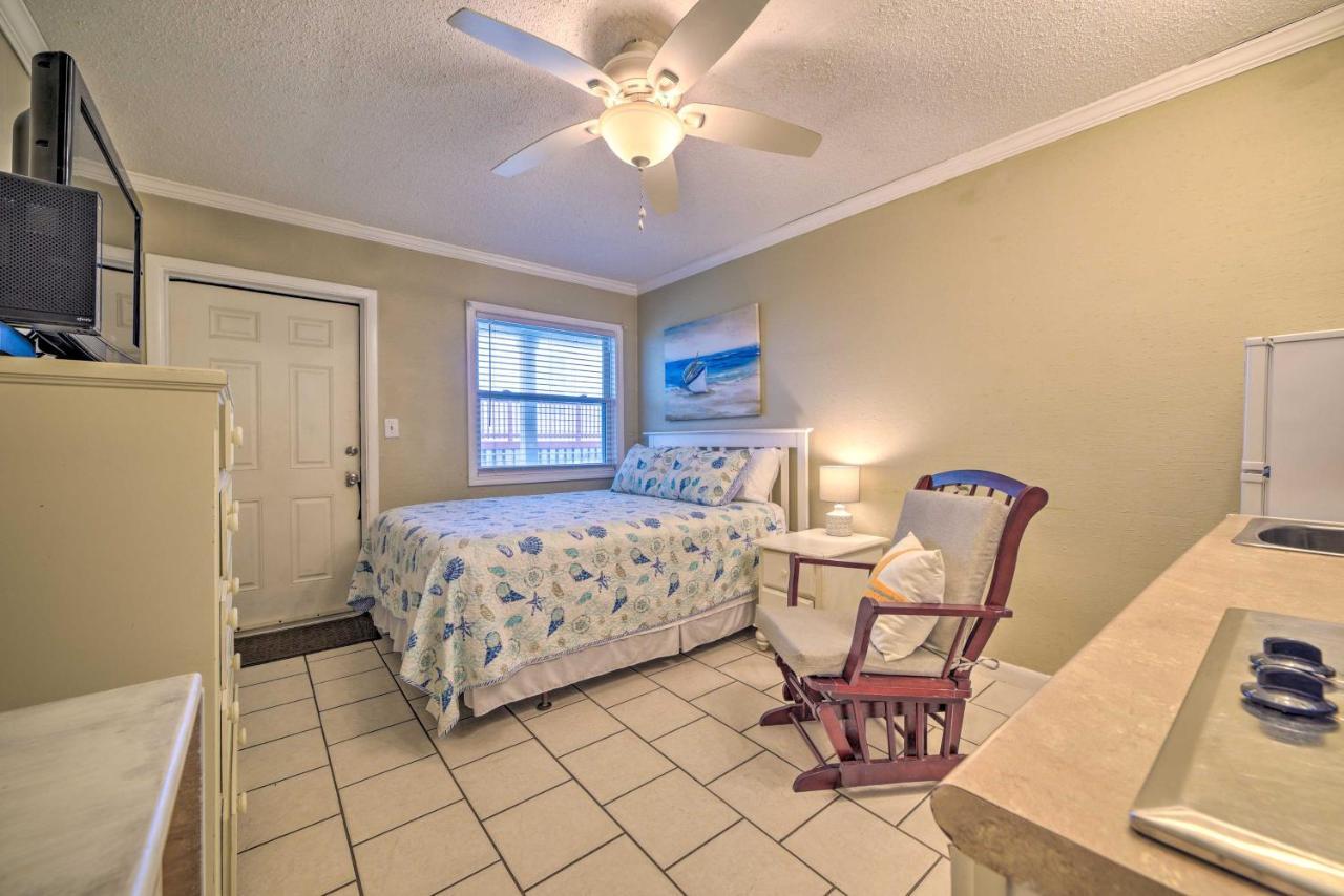 Beachfront Pcb Studio Pool, Patio And Deck Access! Apartment