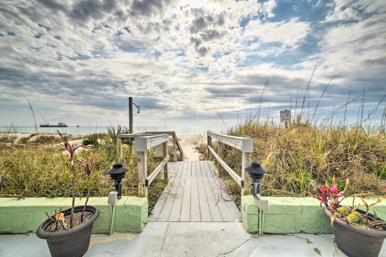 Beachfront Pcb Studio Pool, Patio And Deck Access! Apartment