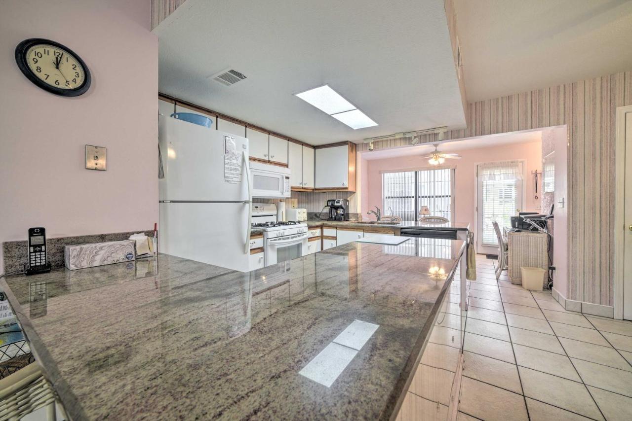 Panama Townhome - Walk To Beach! Holiday home *