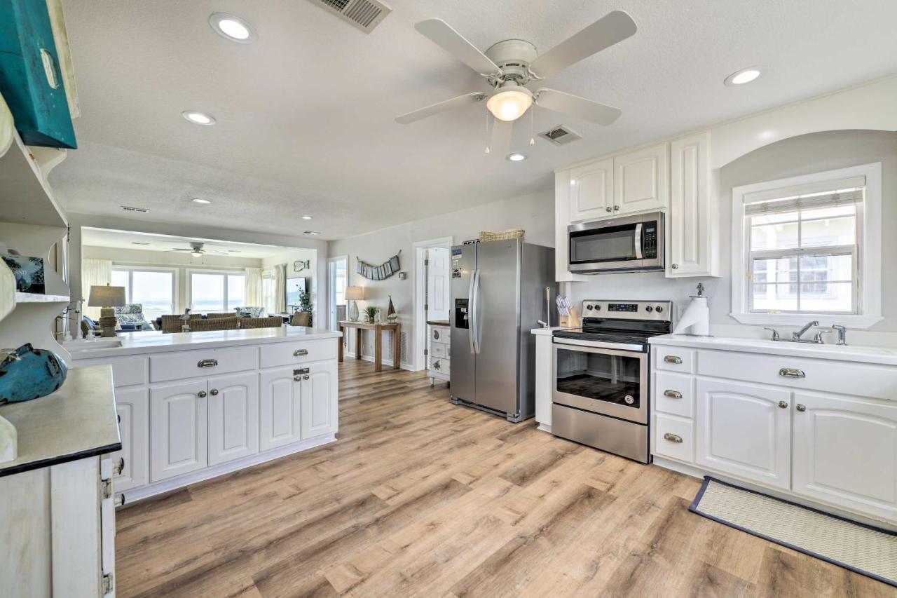 Breezy Pcb Retreat With Direct Access! Holiday home *