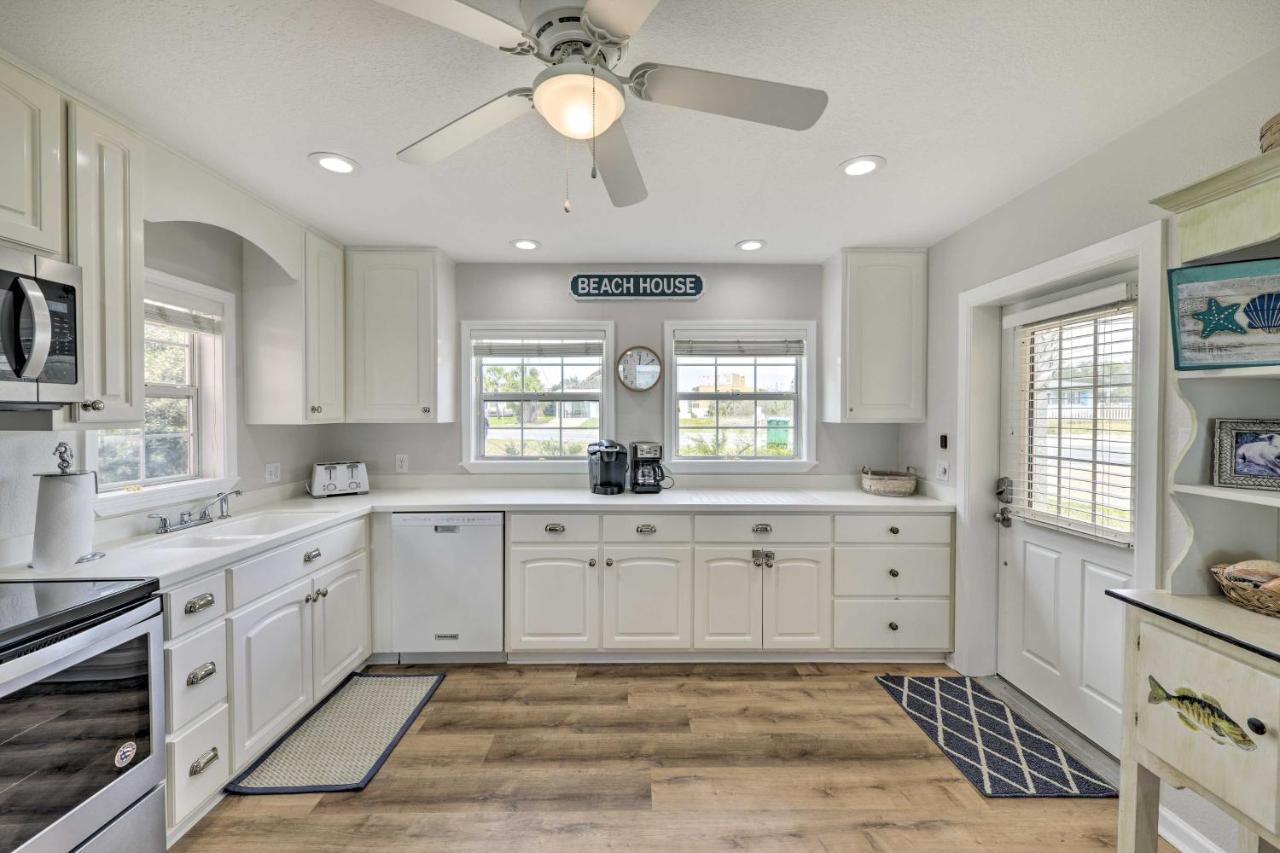 Breezy Pcb Retreat With Direct Access! Holiday home