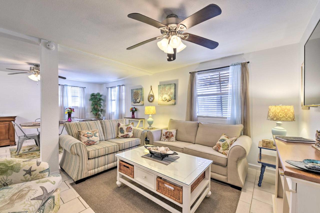 Pcb Group Retreat With Deck, 1 Block To Beach! Holiday home
