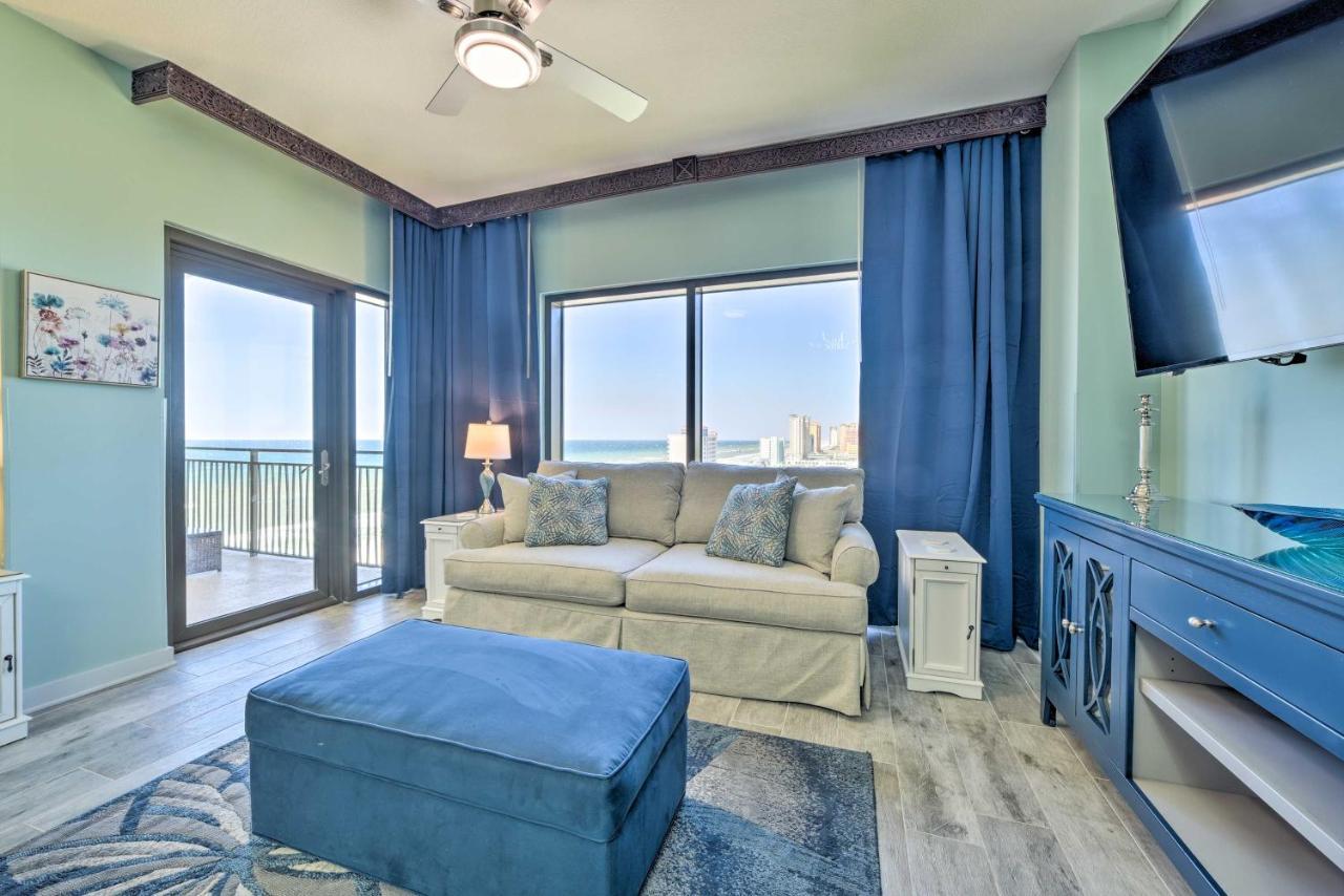 Breezy Panama With Private Balcony!