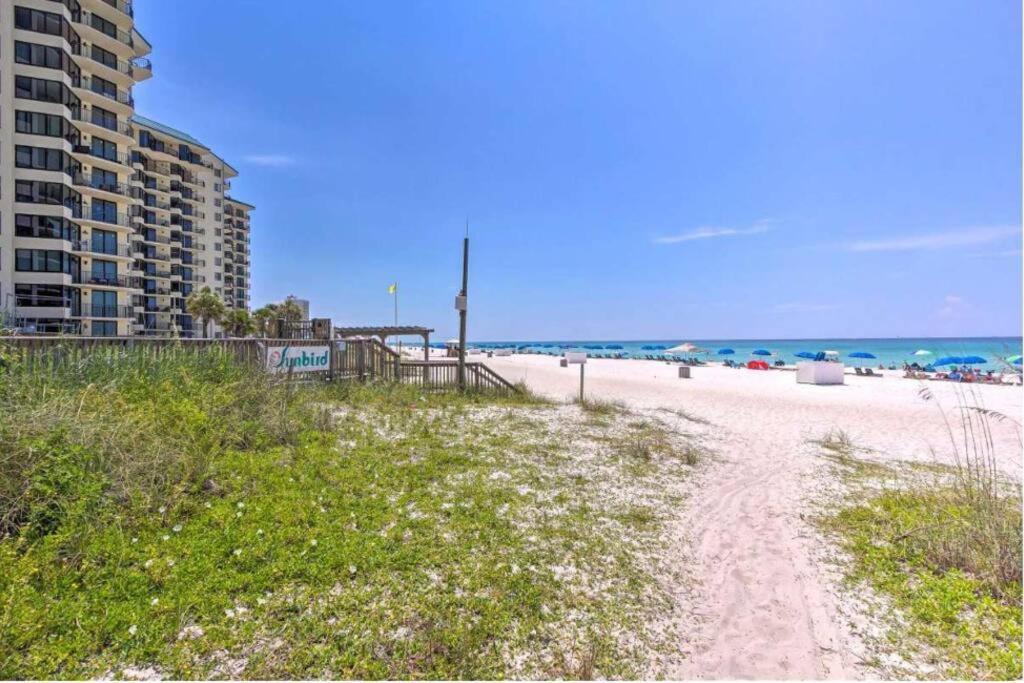 Apartment Spring Special! Renovated - On The Beach!