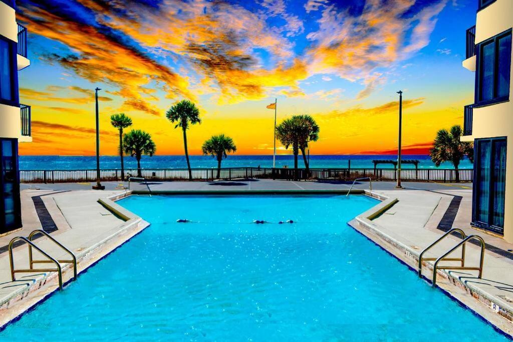 Apartment Spring Special! Renovated - On The Beach!