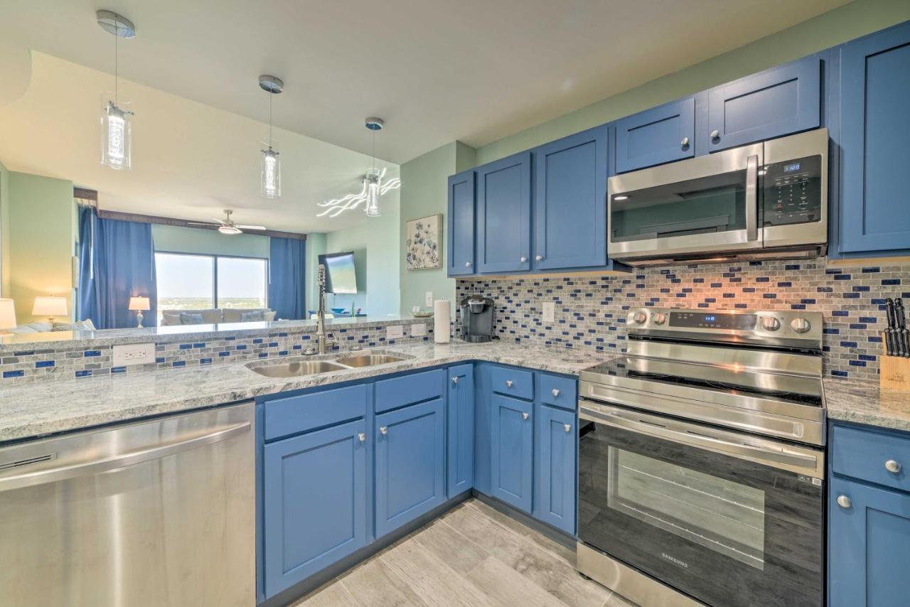 Apartment Breezy Panama With Private Balcony!