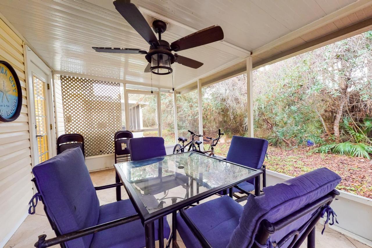 Palm Cove Seaside Sunrise Holiday home *