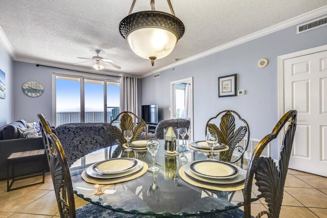 Twin Palms 1604 By Book That
