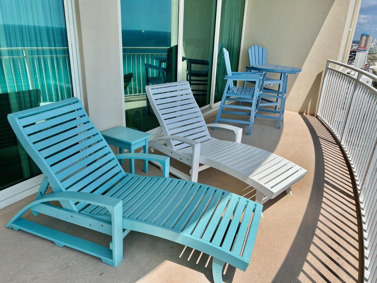 Aqua Resort: Beachfront 3-bedroom With Beach Chairs *