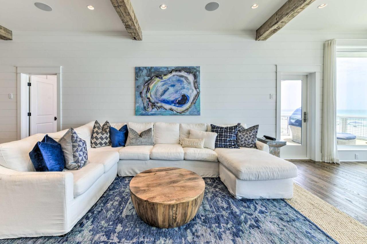 Holiday home Luxe, Beachfront Pcb With Decks And Grill!