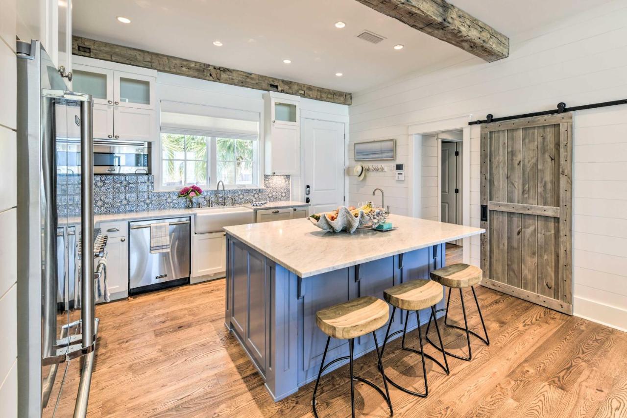 Luxe, Beachfront Pcb With Decks And Grill! *