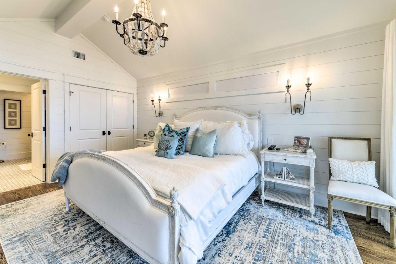 Luxe, Beachfront Pcb With Decks And Grill! *