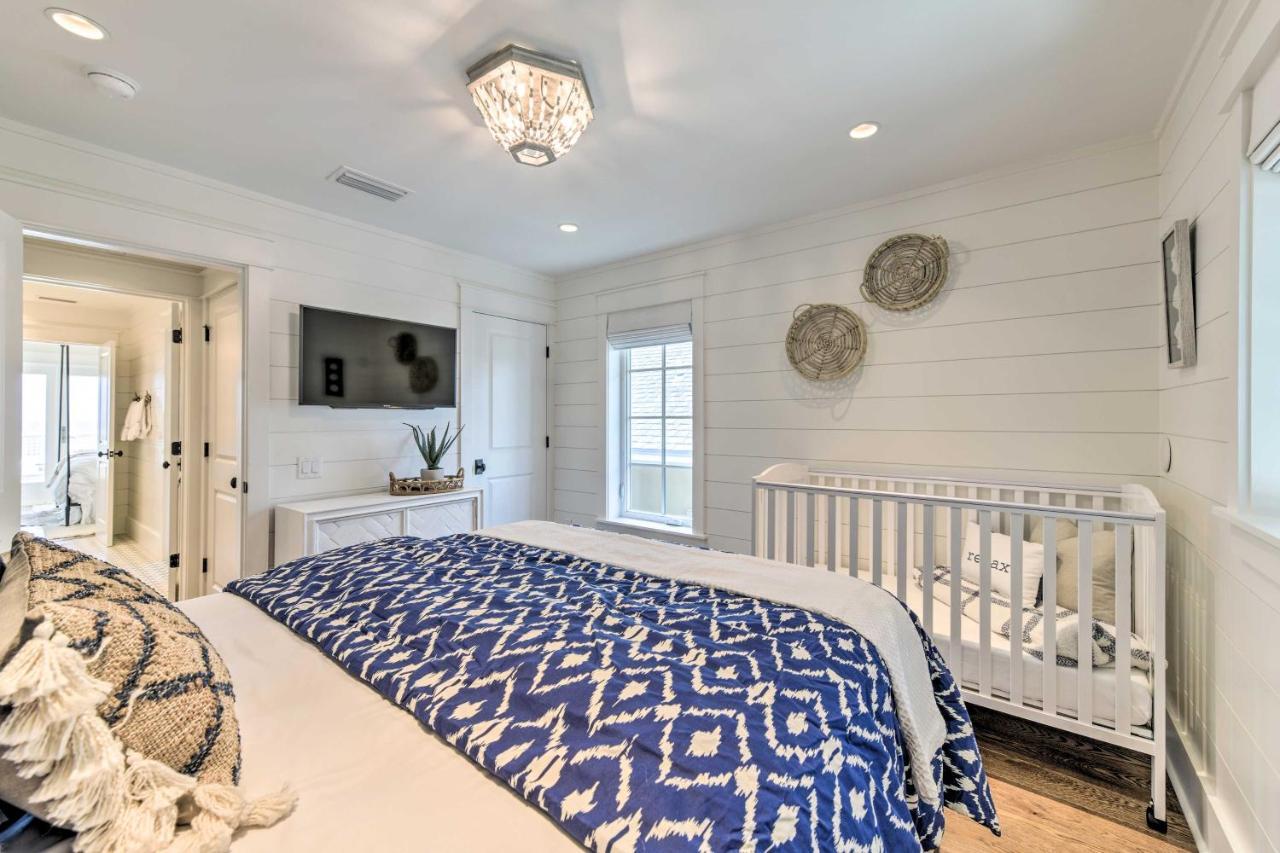 Holiday home Luxe, Beachfront Pcb With Decks And Grill!