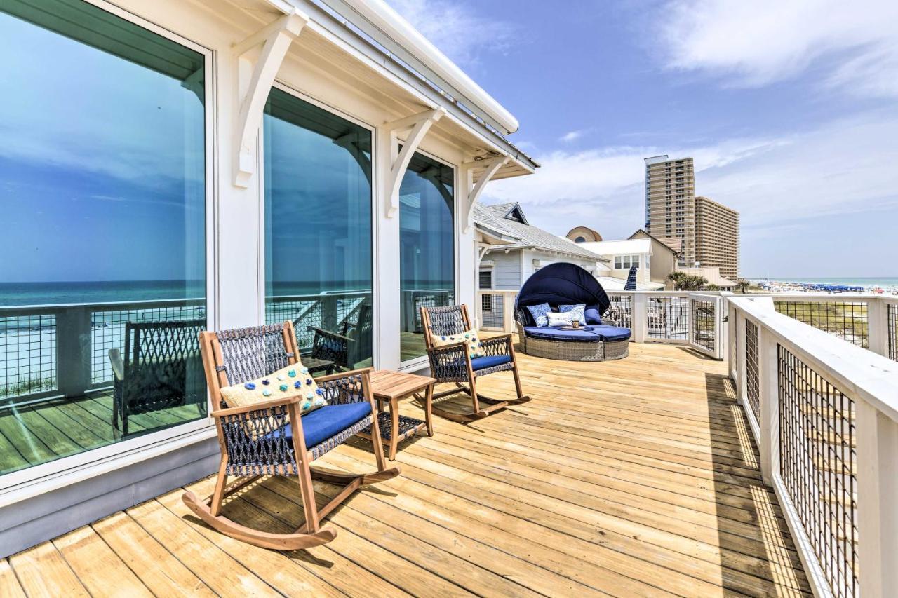Holiday home Luxe, Beachfront Pcb With Decks And Grill! *