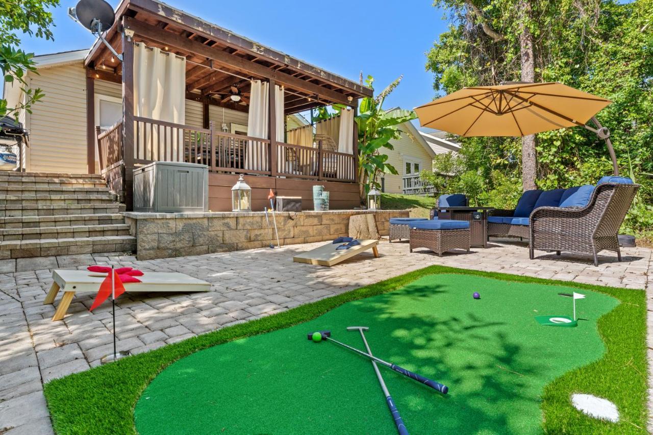 Bliss Awaits! - Beach, Pools, Tiki-deck, Arcade, Putting Green, Family Fun! Holiday home