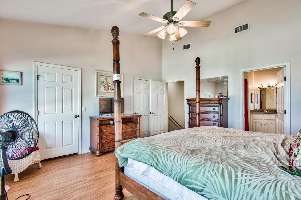 Apartment Beachside 8 - Beachfront - Sleeps 8!