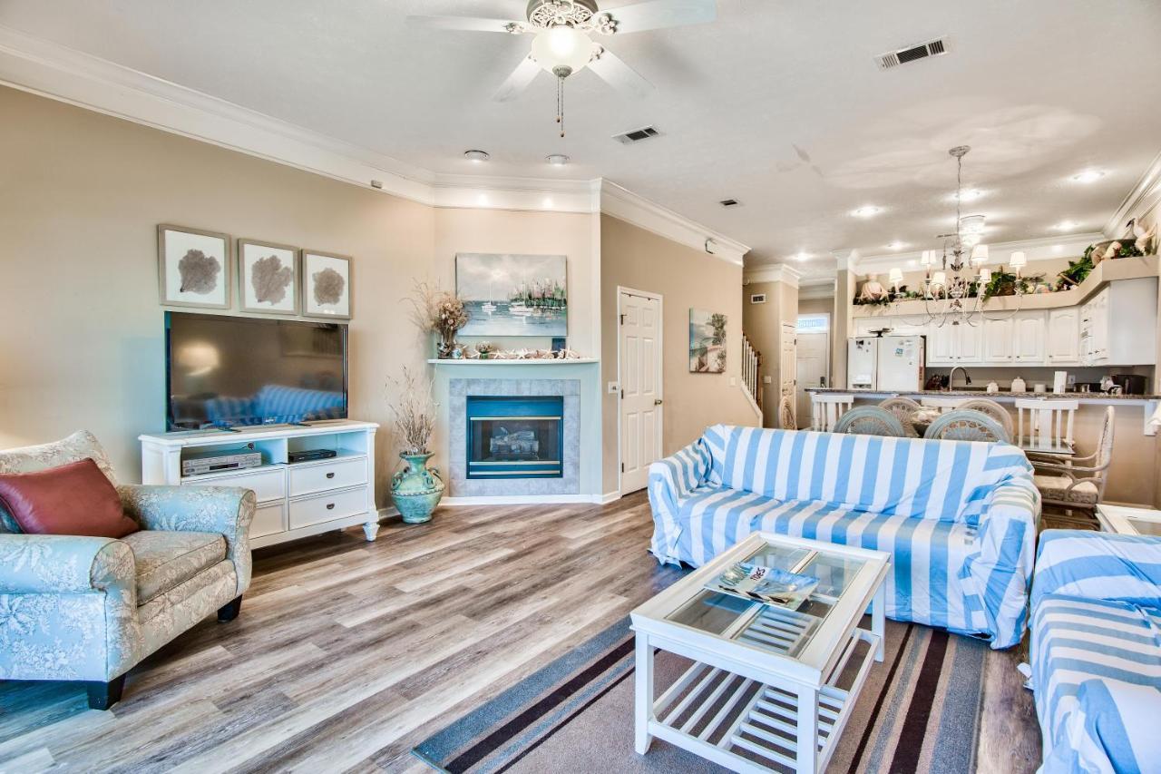 Apartment Beachside 8 - Beachfront - Sleeps 8! *
