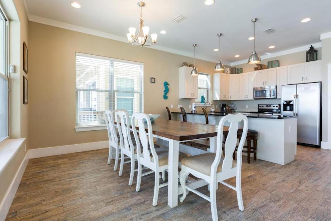 The Pelicans Nest - Beachfront 4 Bdrm 4 And Half Bath With Pool And Hot Tub! Holiday home Panama City Beach