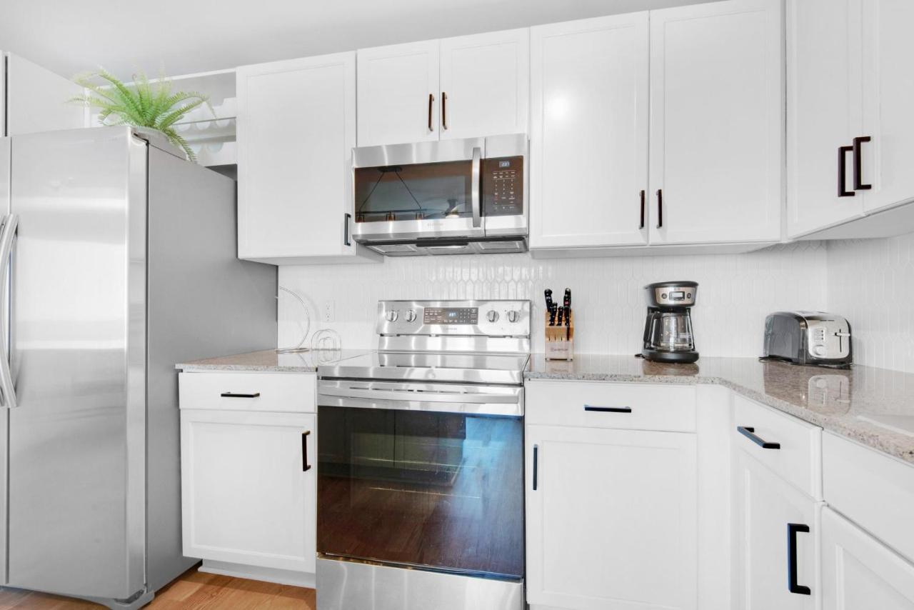 Laketown Wharf 1714 *