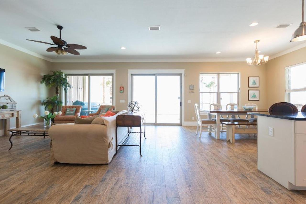 Holiday home The Pelicans Nest - Beachfront 4 Bdrm 4 And Half Bath With Pool And Hot Tub!