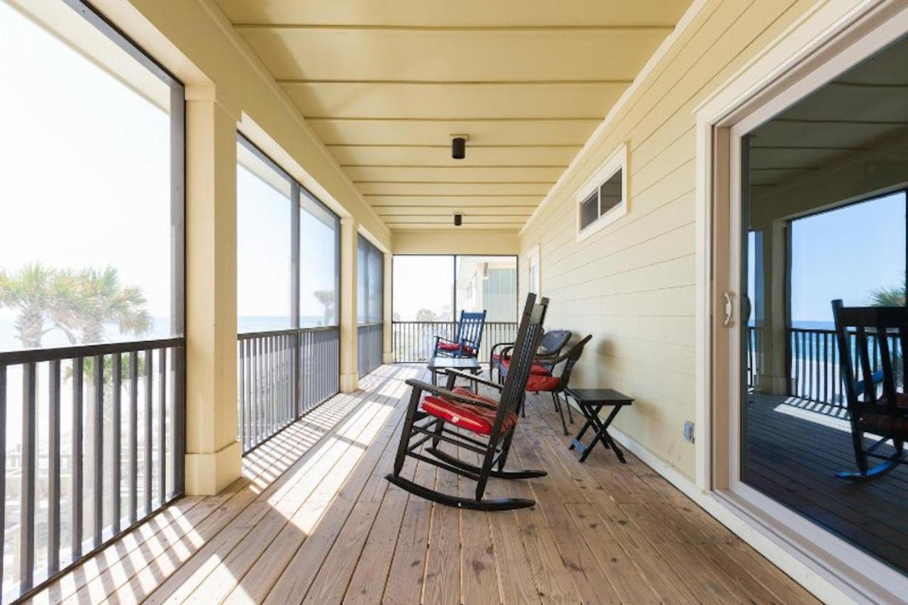 The Pelicans Nest - Beachfront 4 Bdrm 4 And Half Bath With Pool And Hot Tub! Holiday home