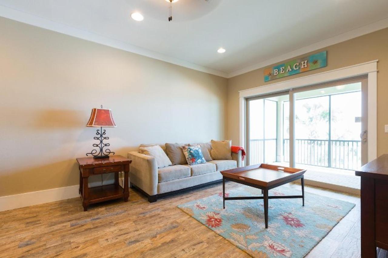 The Pelicans Nest - Beachfront 4 Bdrm 4 And Half Bath With Pool And Hot Tub! Holiday home