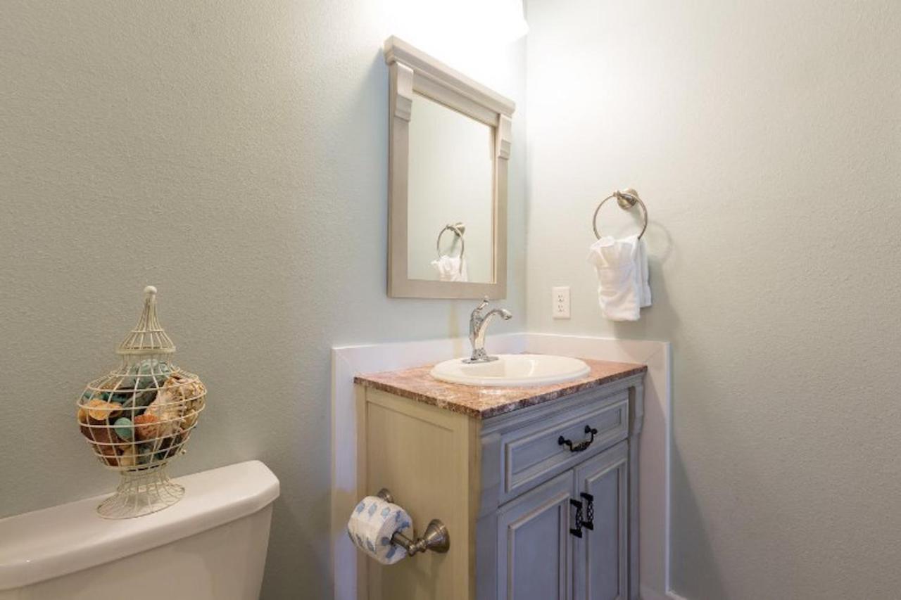 Holiday home The Pelicans Nest - Beachfront 4 Bdrm 4 And Half Bath With Pool And Hot Tub! *
