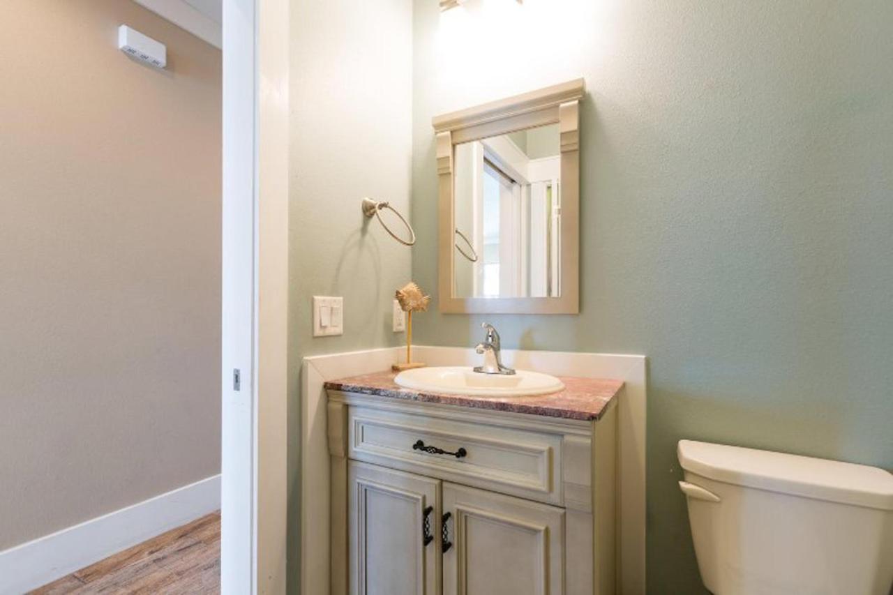 Holiday home The Pelicans Nest - Beachfront 4 Bdrm 4 And Half Bath With Pool And Hot Tub! *