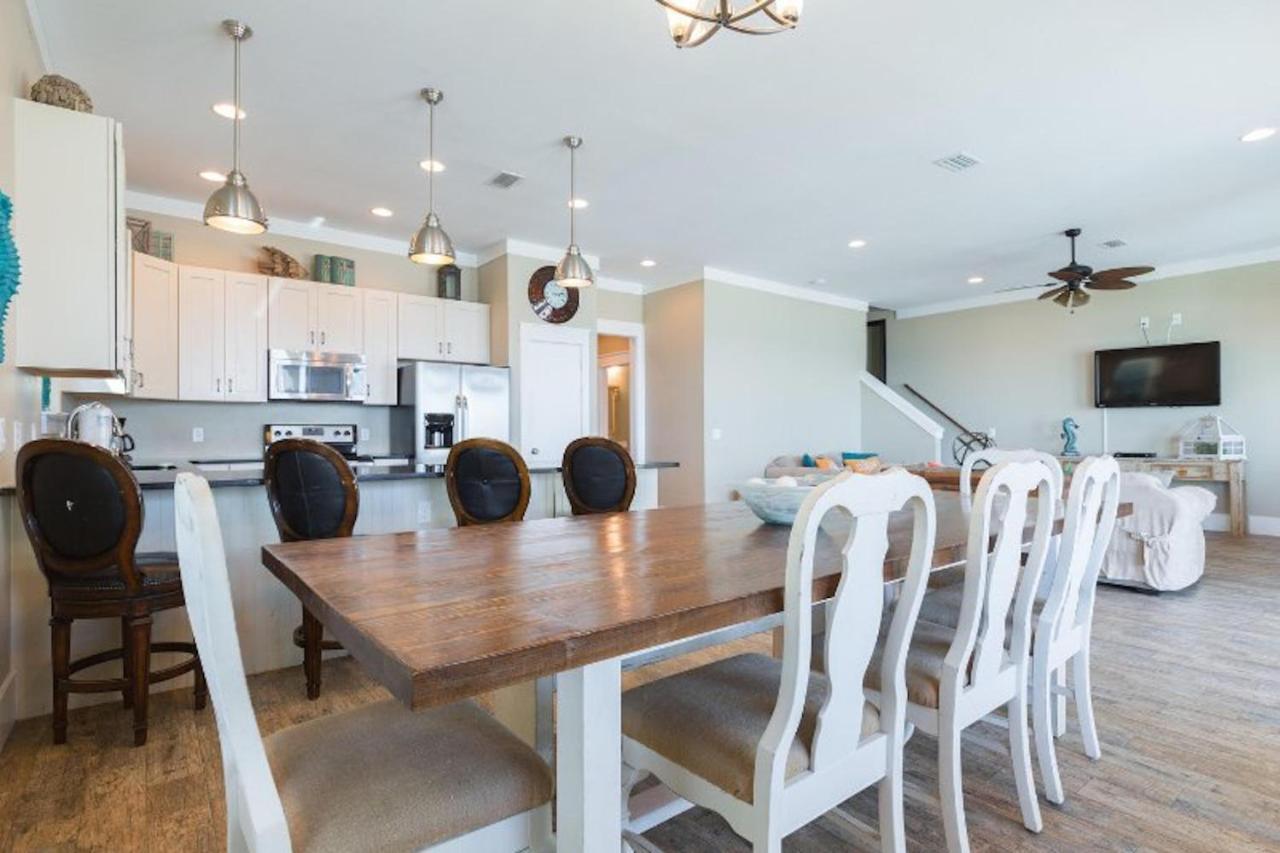 The Pelicans Nest - Beachfront 4 Bdrm 4 And Half Bath With Pool And Hot Tub! Holiday home *