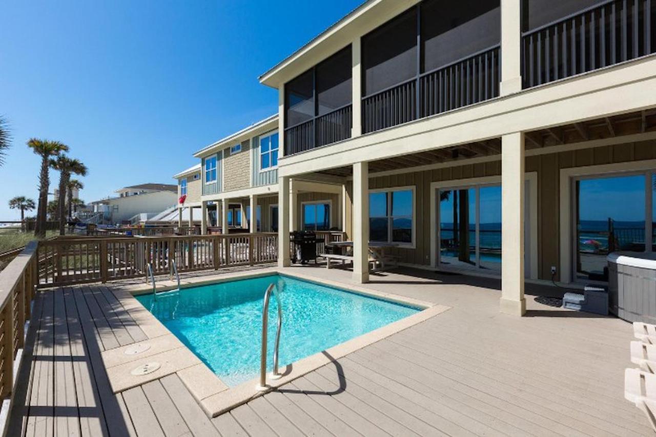 The Pelicans Nest - Beachfront 4 Bdrm 4 And Half Bath With Pool And Hot Tub! Holiday home